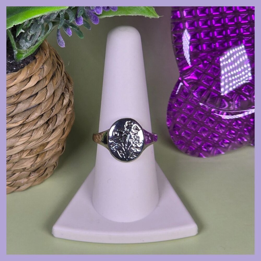 Silvery‎ Orchid Engraved Oval Signet Ring Size 8 (NWOT)